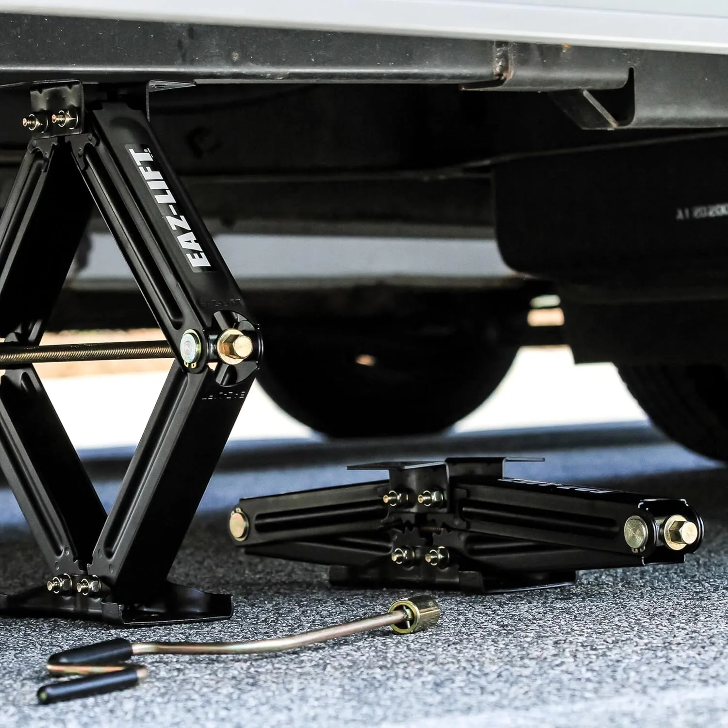 Camco EAZ-Lift 30-Inch Stabilizing RV Scissor Jacks - Features a 5,000lb Load Capacity - Heavy Duty Steel Construction - Set of 2 (48840)