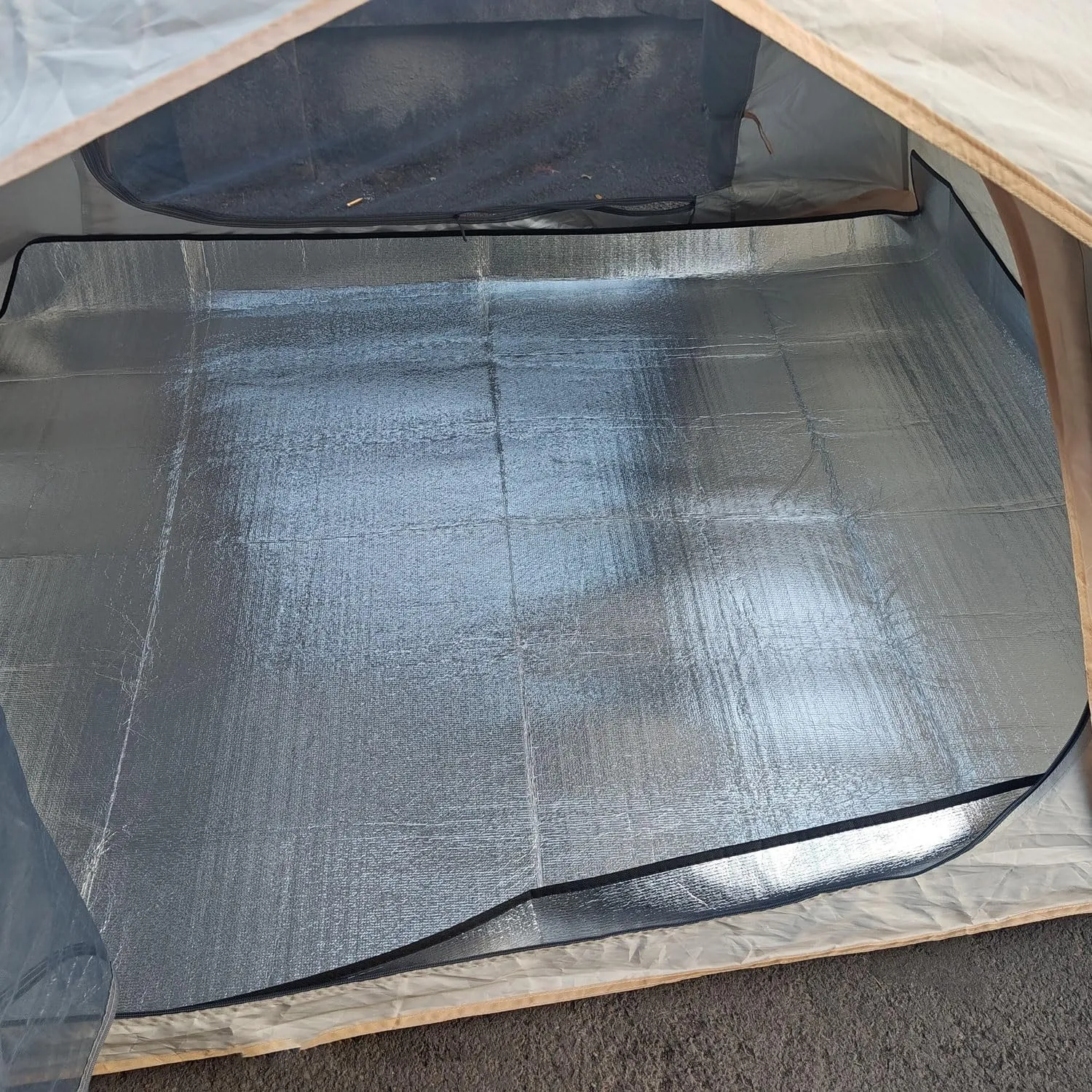 Camping Sleeping Pad Camping Mat Foam Foil Blanket Aluminum Foam Pad Insulating Foil Mat Sleeping Tent Pad Thermal Camping mat for Reflecting Heat with Carrying Bag