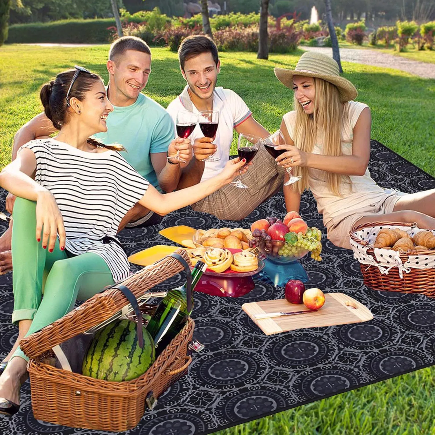 Extra Large Picnic Blankets Waterproof Foldable (60 "x 80") Beach Blanket Waterproof Sandproof,3-Layer Thicking Mat Outdoor Packable Camping Blanket