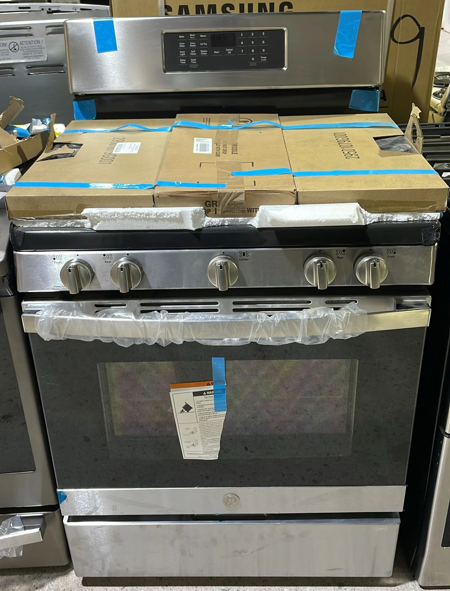 GE JCGB735SPSS Range, 30" Exterior Width, Gas Range, Self Clean, Gas Burners, Convection, 5 Burners, 5.0 cu. ft. Capacity, Storage Drawer, Air Fry, 1 Ovens, 18K BTU, Front Controls, Stainless Steel colour