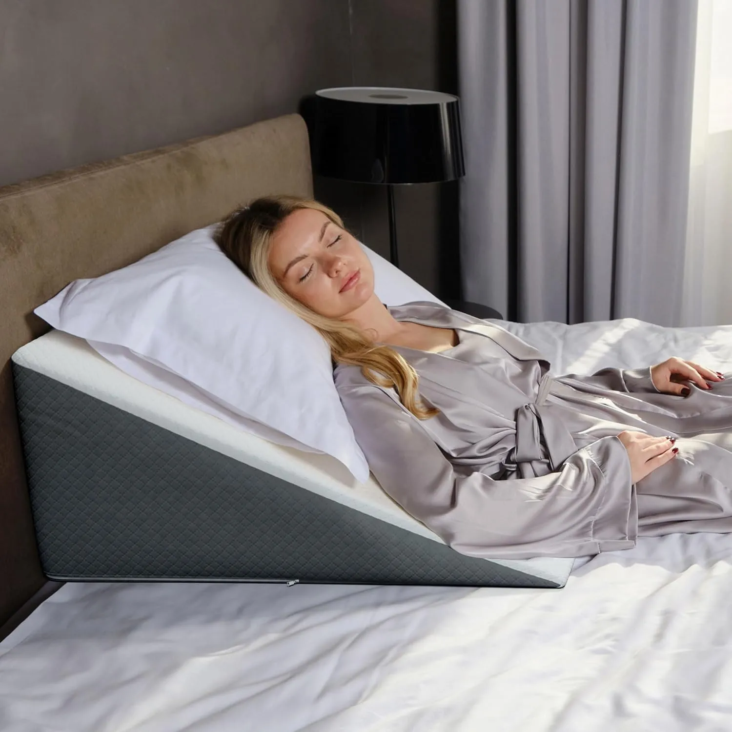 Kolbs Bed Wedge Pillow for Sleep Apnea, Sleeping Comfort, Relaxing, Acid Reflux, Heartburn and Back Pain Relief. Cushion for Sitting Up in Bed. Memory Foam Top, Chic Jacquard Washable Cover.