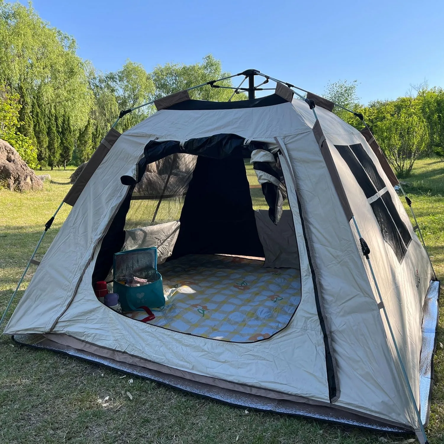 Picnic Mat Aluminum Camping Mat Foam Foil Waterproof Cushion Foldable Outdoor Sleeping Mattress Insulated Footprint Pad for Camping Foam Pad Insulating Foil Mat with Carrying Bag