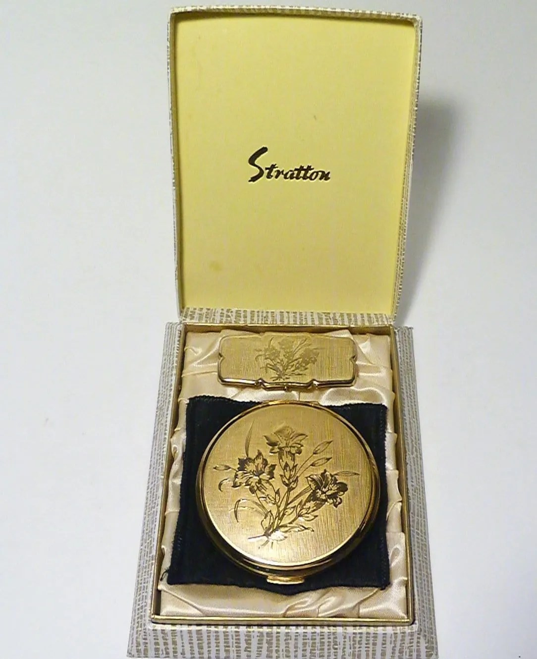Vintage Compact And Lipstick Case Unused Vintage Stratton Vanity Set