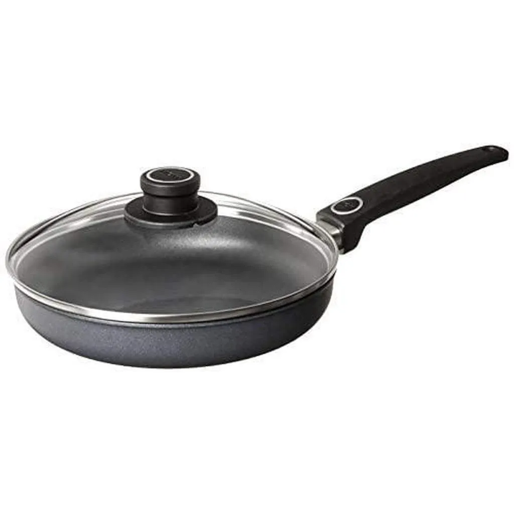 Woll Diamond Lite Saute Pan With Lid (Saute w/Lid, 9.5")