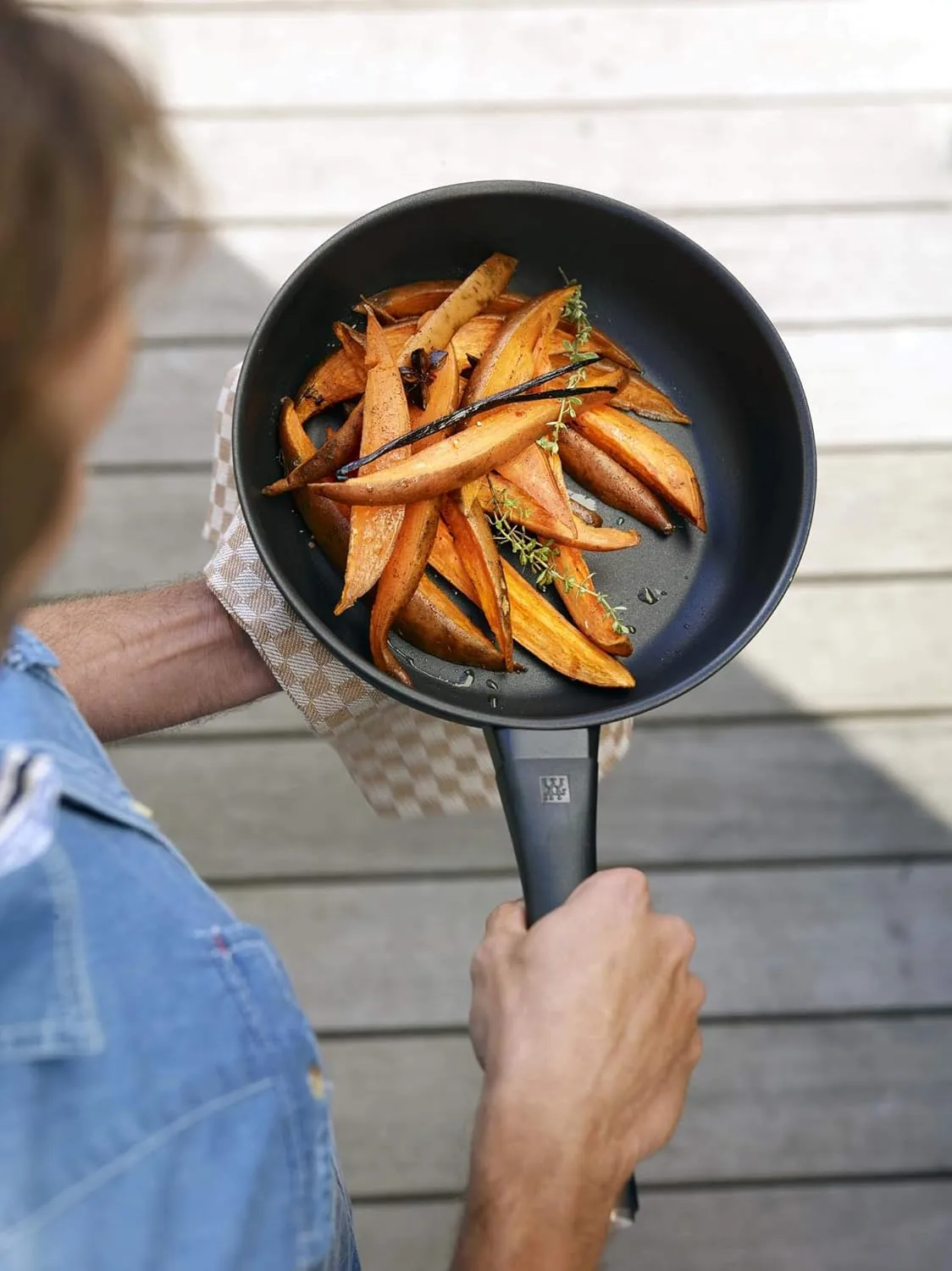 ZWILLING Madura Plus Forged 8-inch Nonstick Fry Pan, Excellent Heat Distribution and Retention for Perfect Searing, Browning and Even Cooking, Easy Cleanup, Scratch Resistant, Oven Safe
